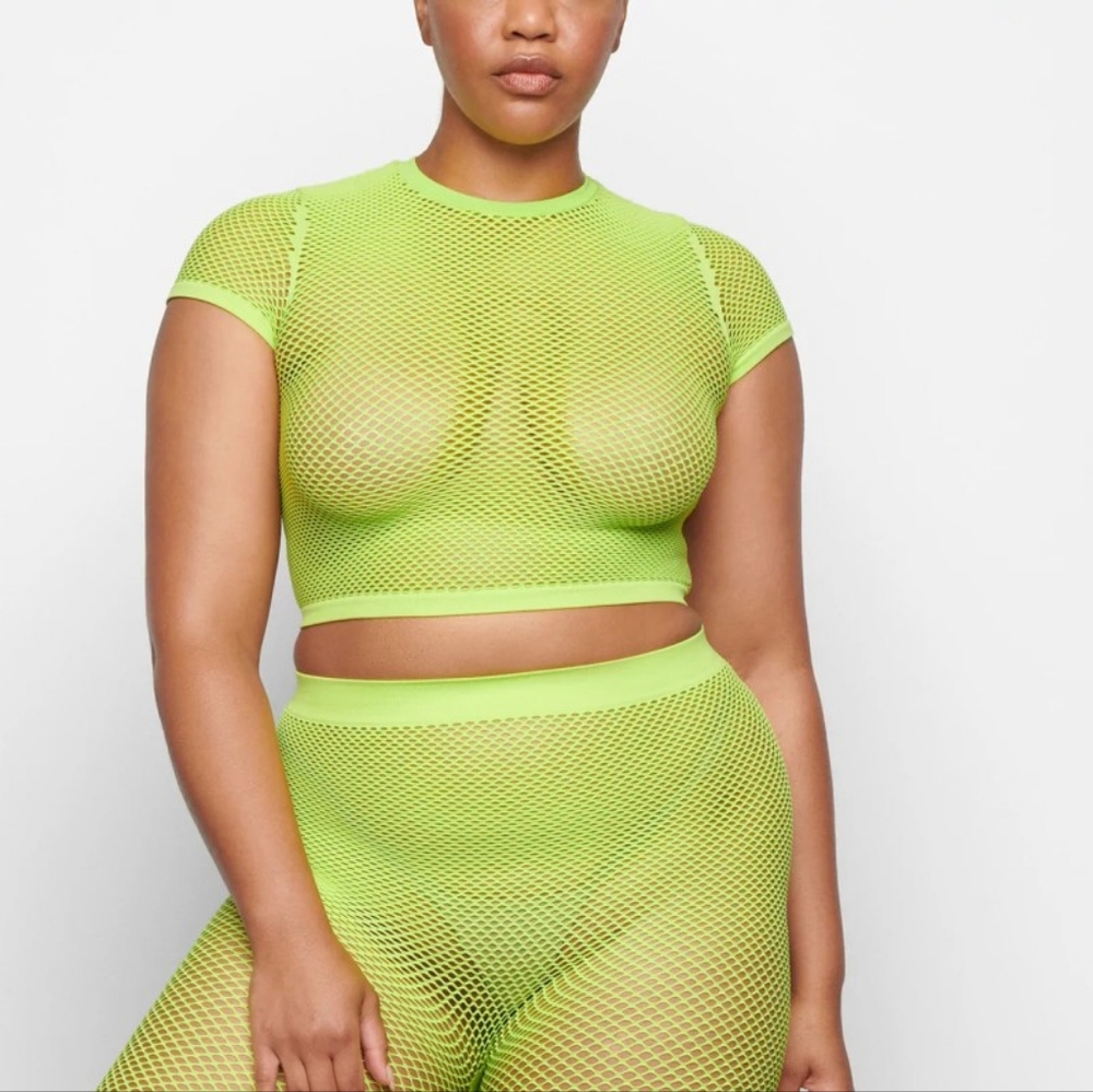 SKIMS Perforated Seamless Cropped T-Shirt